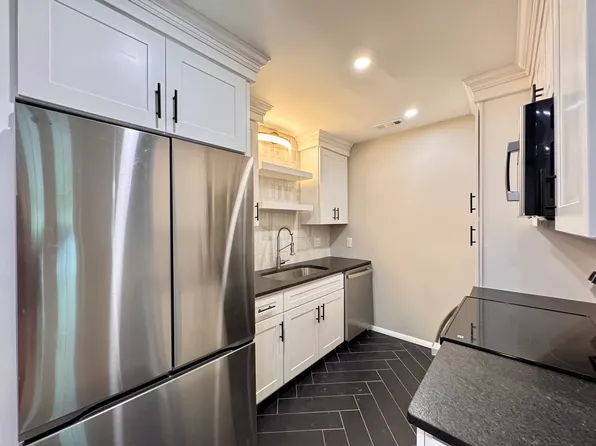 1108 Woodland Vlg, Birmingham, AL 35216