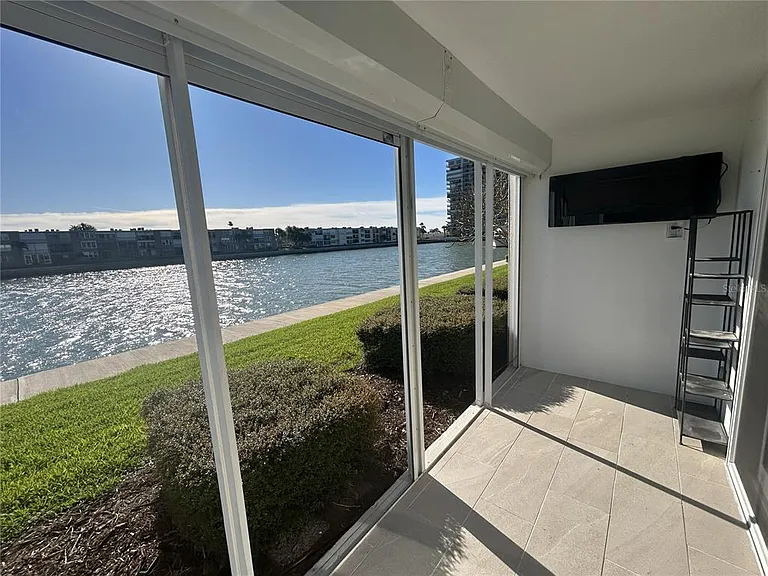 7625 Sun Island Dr S #108 — Photo 27