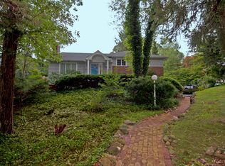 40 Woodedge Dr, Dix Hills, NY 11746
