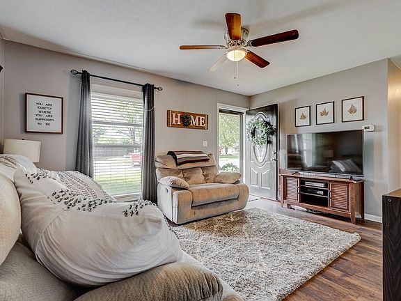 5th image of 2114 Berkshire Dr