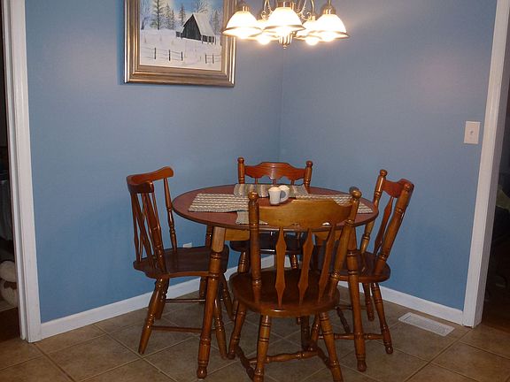 Eat-in Kitchen