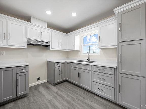 5th image of 1417 Mariposa Dr