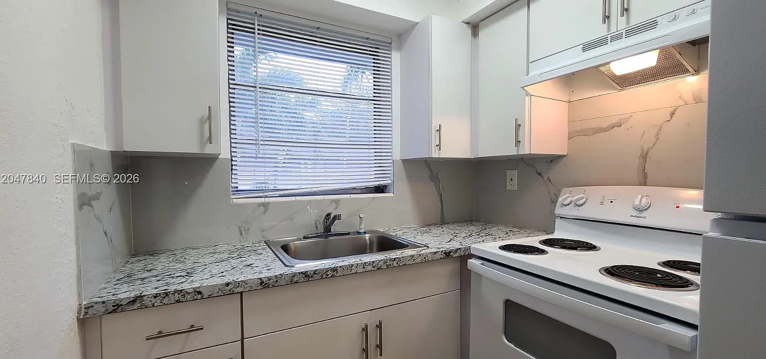 Bayshore Treasure Condo — Photo 4