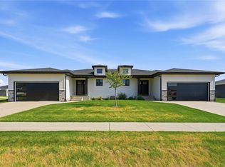 3009 Sherwood Dr, Marion, IA 52302