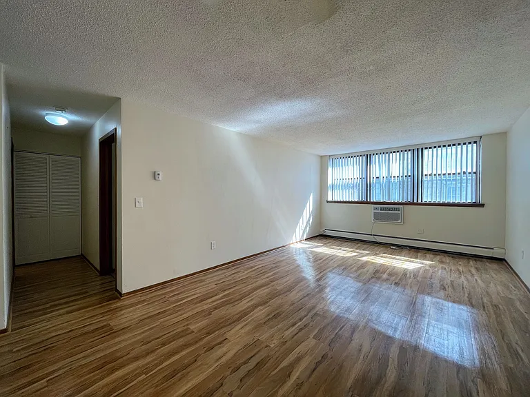 301 University Ave SE — Photo 11