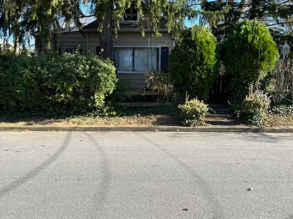 9 Georgia Avenue, Port Monmouth, NJ 07758