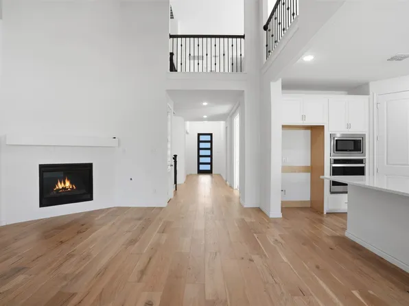 537 Oakmoss St, Aubrey, TX 76227