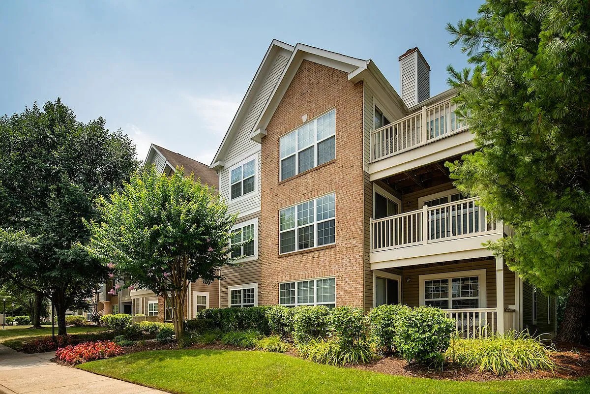 Elms Kingstowne — Photo 4
