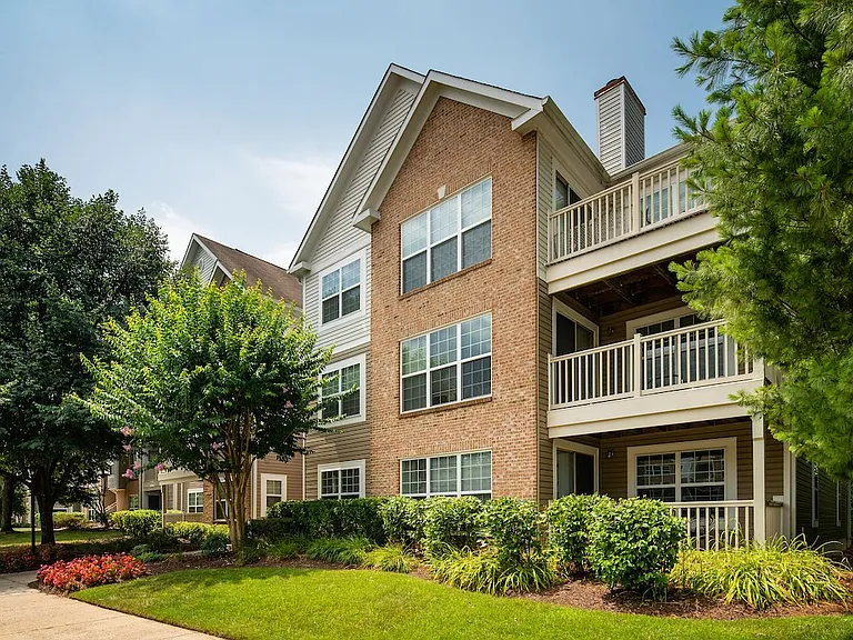 Elms Kingstowne — Photo 4