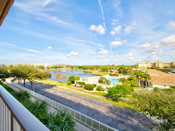 4th image of 604 Shorewood Dr Unit 405