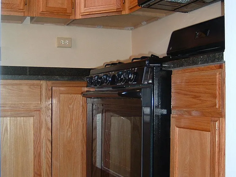 Kitchen stove and microvawe