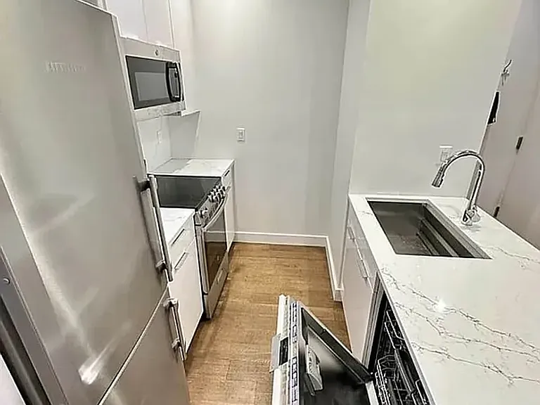 1064 Madison Ave #4Z — Photo 6