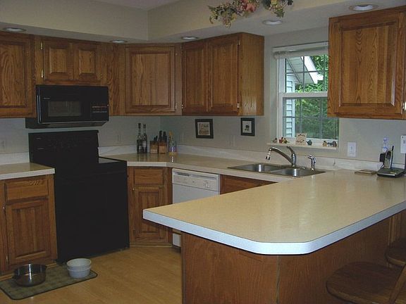 5th image of 7165 Lake Forest Dr