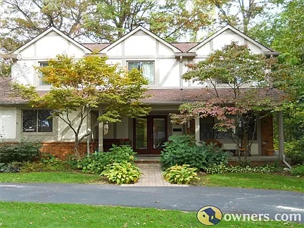 9841 Daleview Dr photo 1
