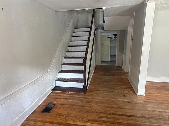 4th image of 106 N Main St