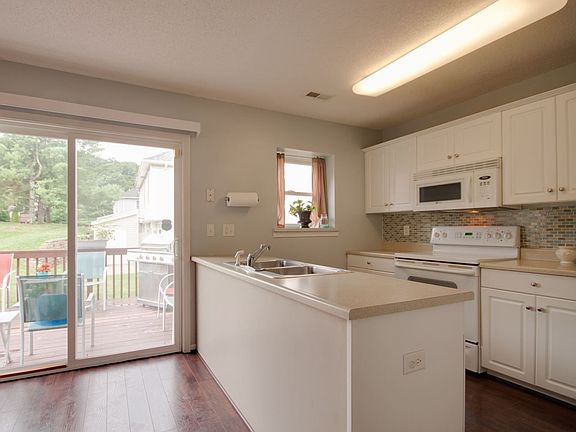 4th image of 2378 King Arthurs Ct