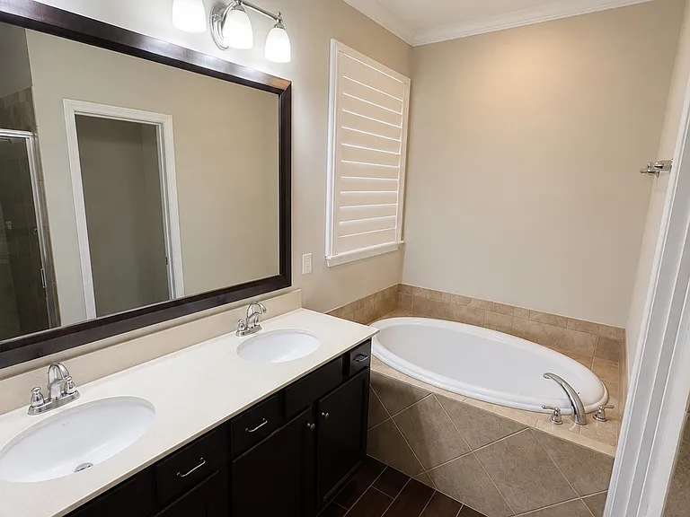274 Spring Park Ave — Photo 4