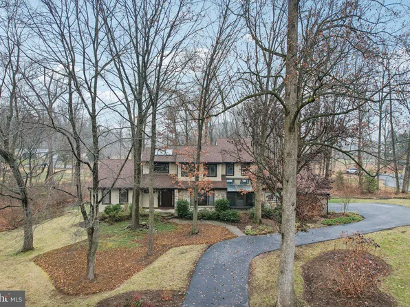 1563 Oak Hollow Dr, Maple Glen, PA 19002