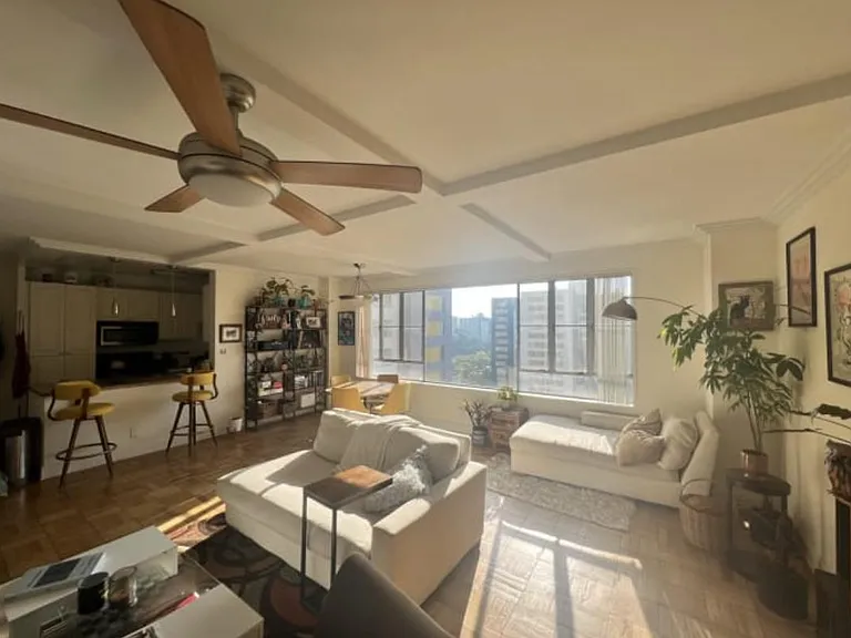 357 S Curson Ave #9 — Photo 2