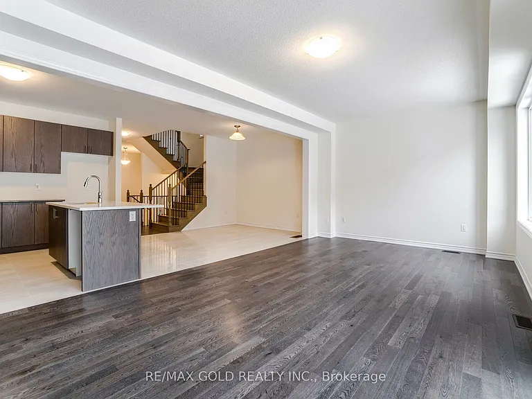 26 Del Grappa St — Photo 15