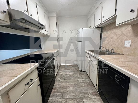 4th image of 110 W Bayou Pkwy APT 701