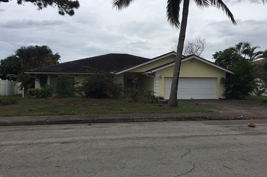 1st image of 1733 Carson Ave