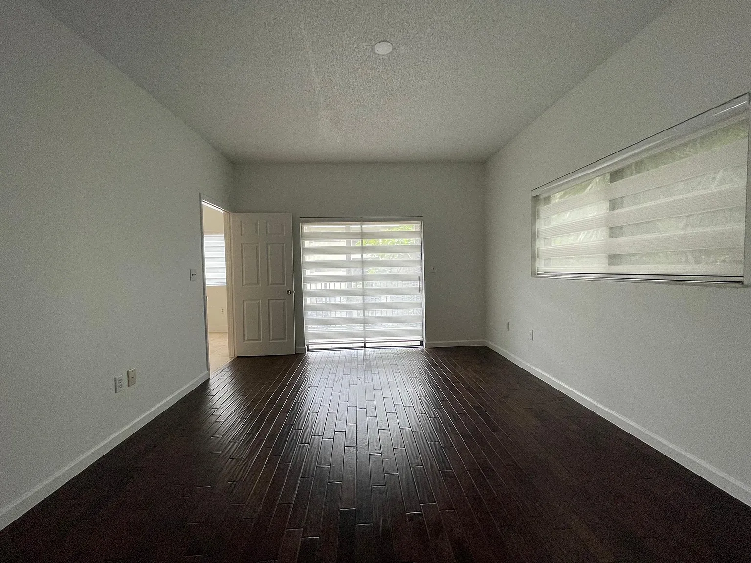 2445 SW 18th Ter — Photo 3