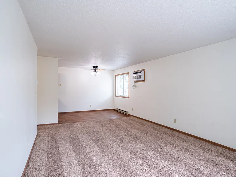 Fargo, ND Monticello Apartments | 21B | Living