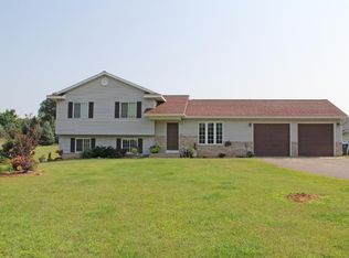 5409 Deerwood Dr, Cannon Falls, MN 55009