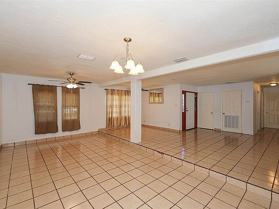 5th image of 409 Berkley Rd