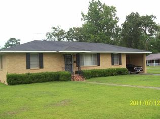 1025 S Dogwood Dr, Bogalusa, LA 70427