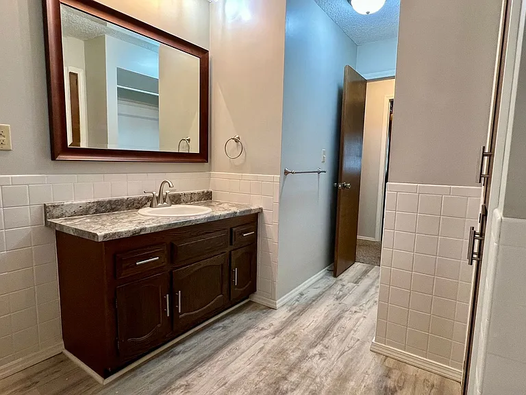 903 E Cambridge St — Photo 13