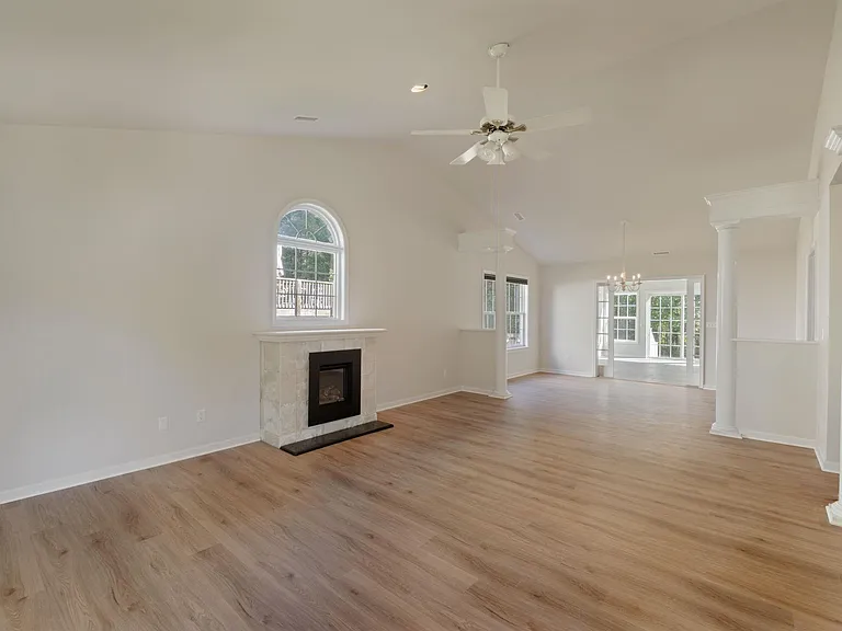 1081 Wintergreen Ln — Photo 14
