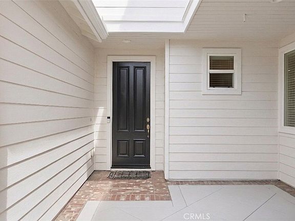 4th image of 2472 N Highwood Rd