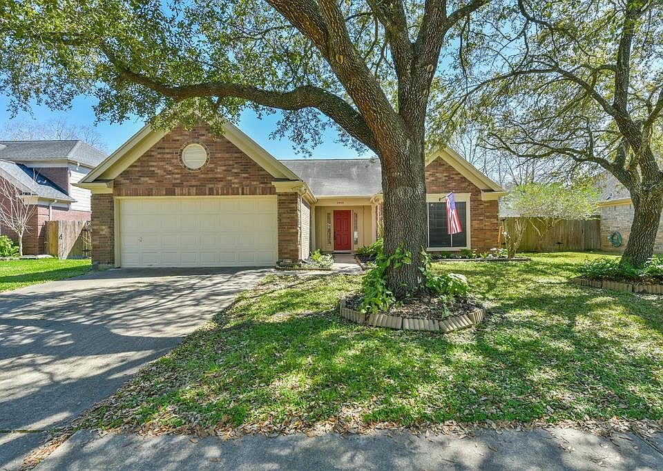 1st image of 3909 Cedarwood Dr