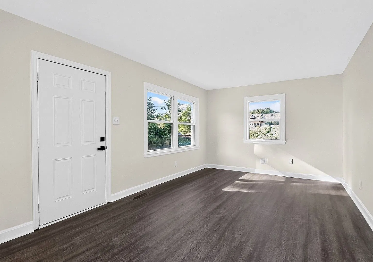 Cozy 2 Bedroom Duplex in Enderly Park — Photo 3