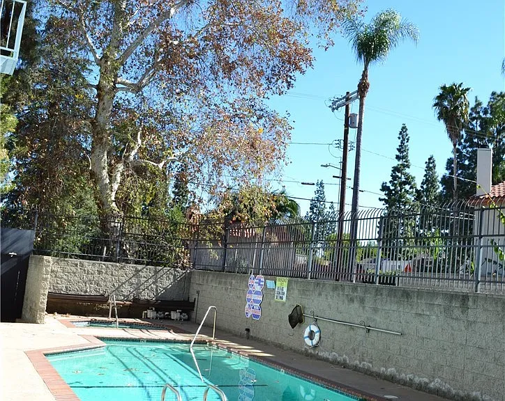 5841 Etiwanda Ave — Photo 24