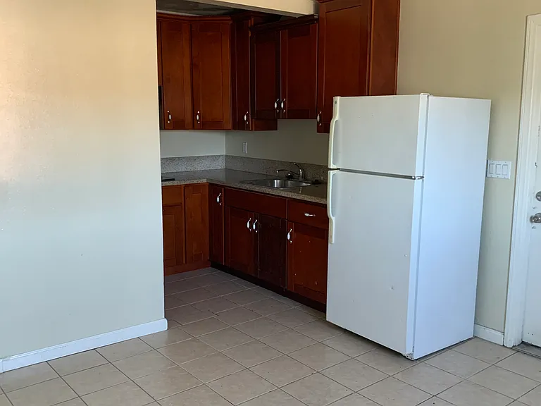 16108 Van Ness Ave #10 — Photo 5