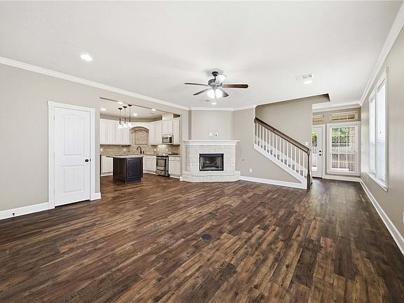 4th image of 1722 Creekside Cir
