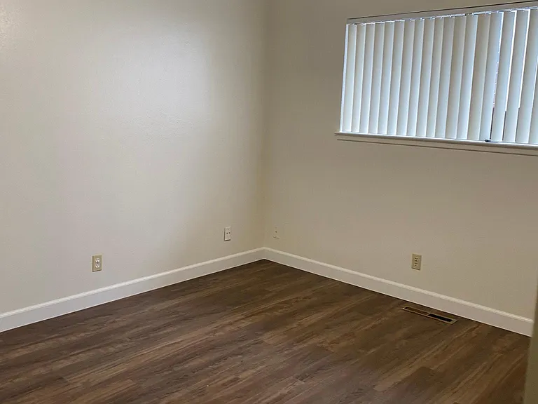 6422 N Anna St — Photo 12