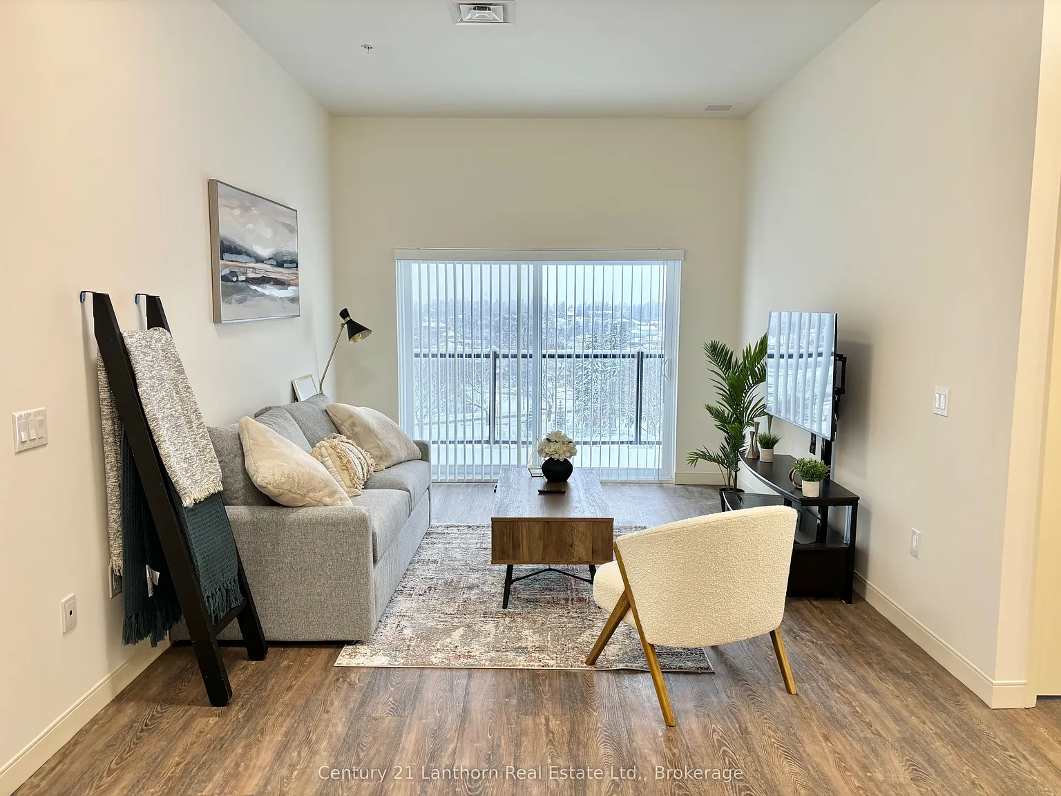2 bed, $1,960 — Photo 4