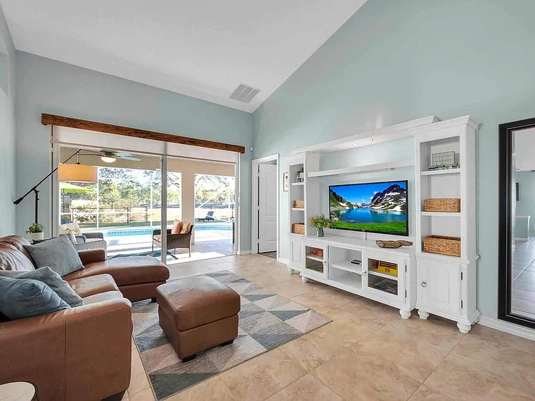 5464 NW Milner Dr — Photo 8