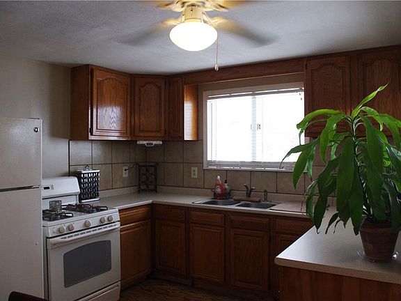 5th image of 113 Seneca Ave