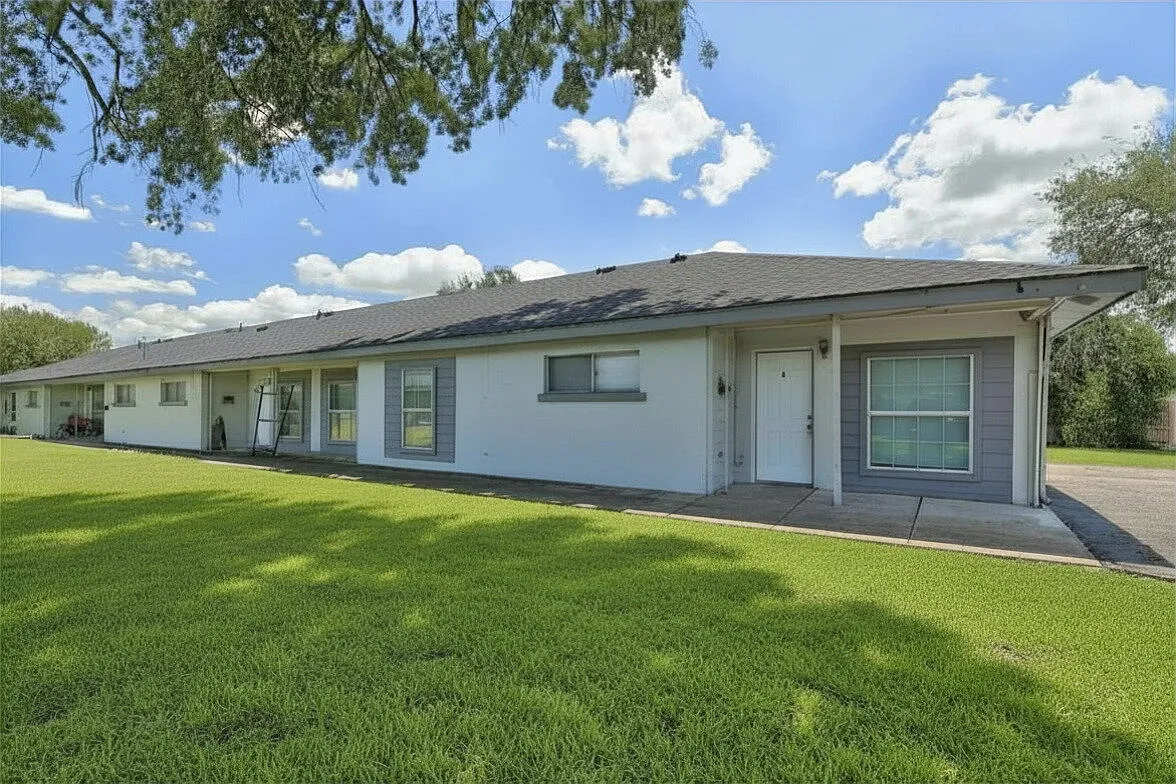 2 bed, 1.0 bath, $740 — Photo 1