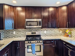 1309 Woodbridge Comns Way, Iselin, NJ 08830