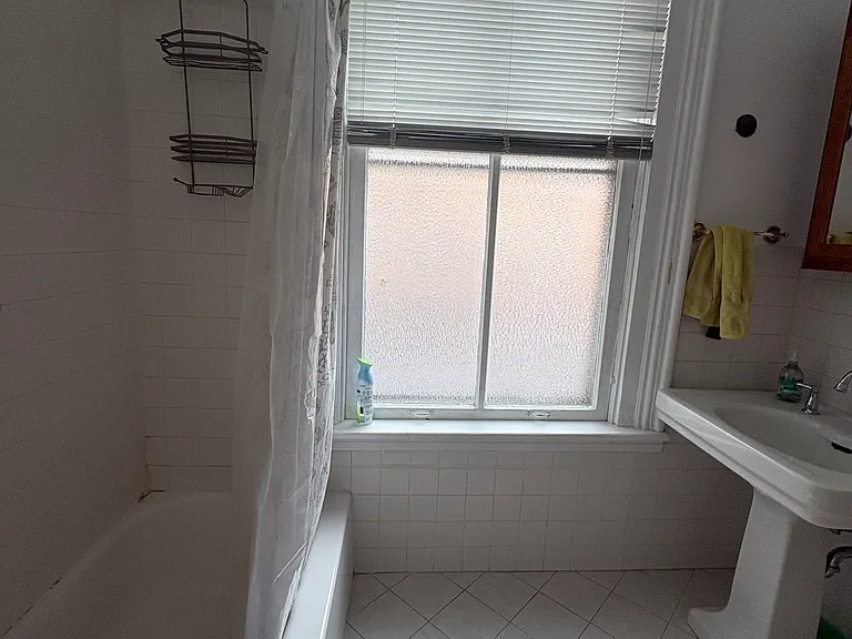 610 W Briar Pl #1 — Photo 12