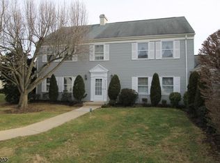 663 N Yorktowne Ln, Monroe Township, NJ 08831