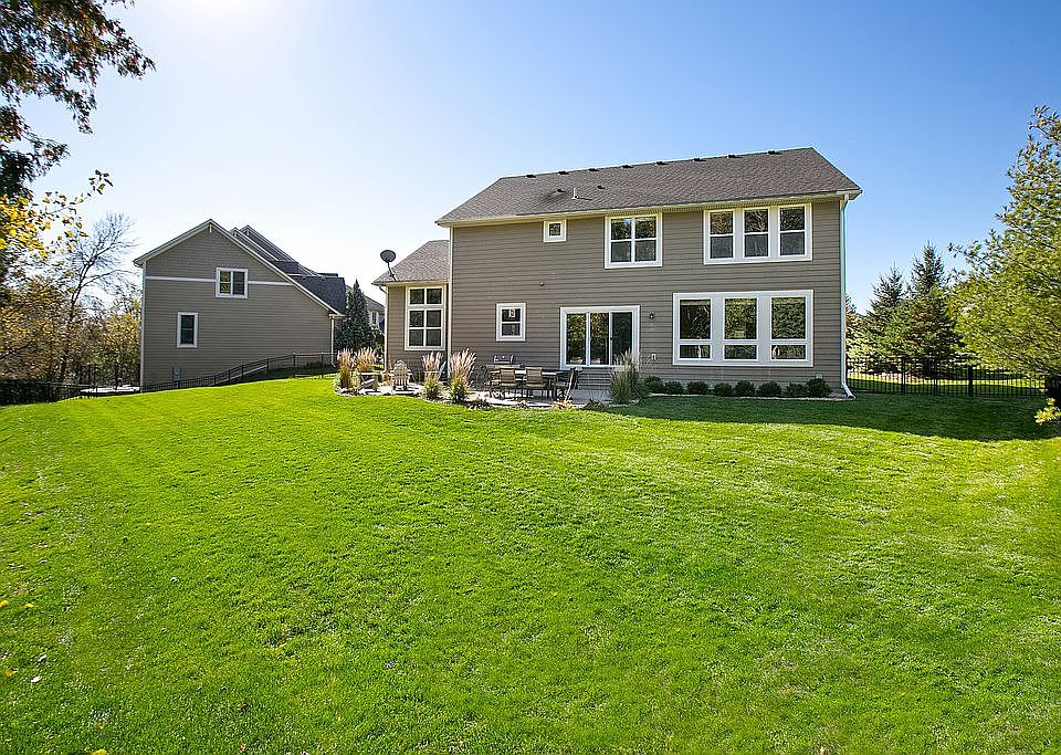 2nd image of 2030 Edgewood Ct