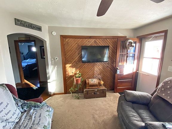 4th image of 223 Academy Ave