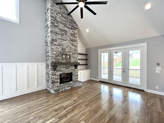 5th image of 410 Whitley Way #232